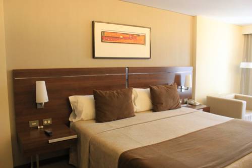 Howard Johnson La Cañada Hotel & Suites