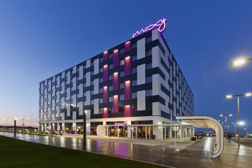 MOXY Vienna Airport