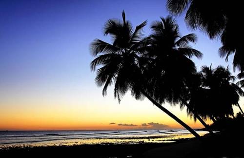 Coconut Court Beach Hotel