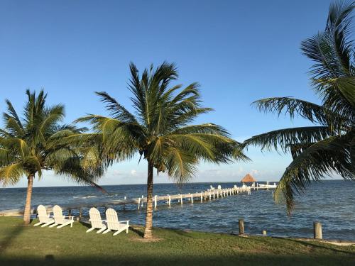 Tilt-TA-Dock Resort Belize