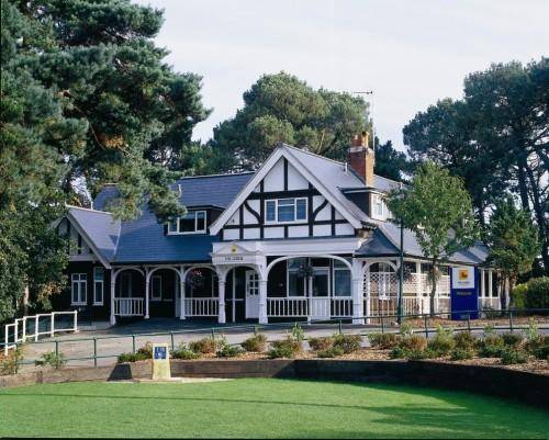 The Lodge At Meyrick Park Guest House