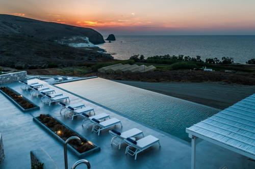 Milos Breeze Boutique Hotel