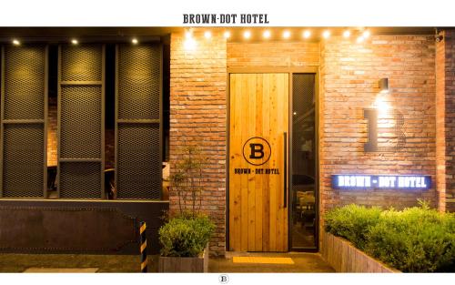 Sasang Brown Dot Hotel