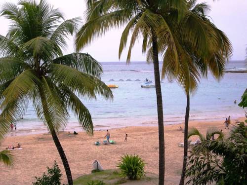 Green Island ESJ Towers- LANAI