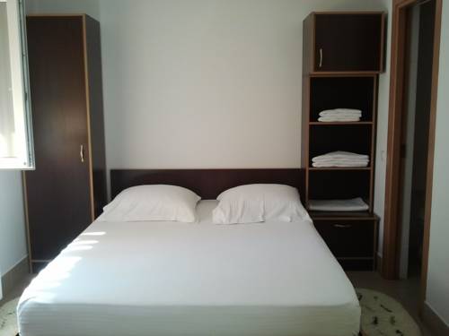 JR Motel Hotel  Motels  Otopeni