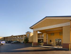 Super 8 Monroe Hotel  Hotels