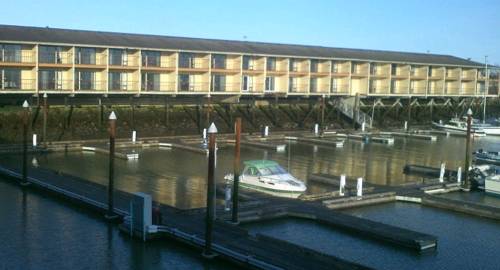 Astoria Riverwalk Inn