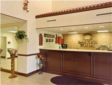 Days Inn & Suites Louisville Airport SW