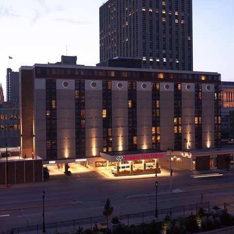 DoubleTree by Hilton Milwaukee Downtown