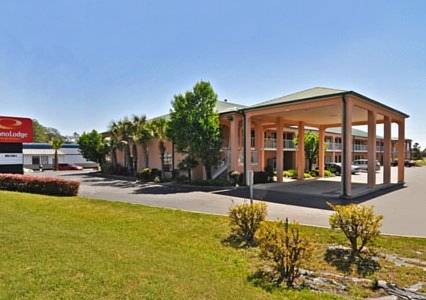 Econo Lodge Inn & Suites - Albany