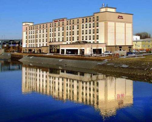 Hampton Inn & Suites Newark-Harrison-Riverwalk