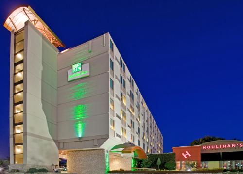 Holiday Inn At the Campus