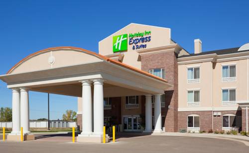 Holiday Inn Express Hotel & Suites Minot South