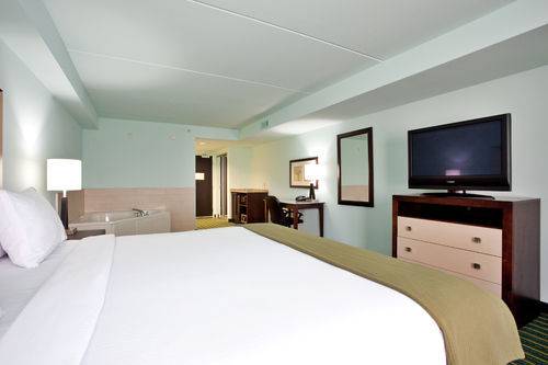 Holiday Inn Express Hotel & Suites Norfolk Airport