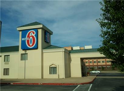 Motel 6 Bentonville