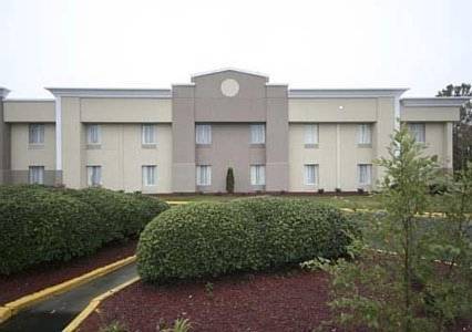 Quality Inn & Suites Airpark East