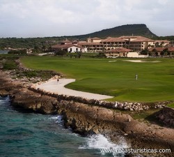 Praia de Santa Bárbara e Resort de Golfe